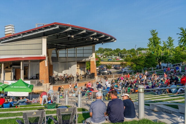 Delta Dental Party in Elmwood is a fun event with live music and beverages in Roanoke.