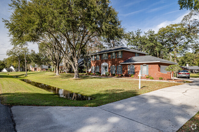 Enjoy the Colonial influences that are found in Macclenny.