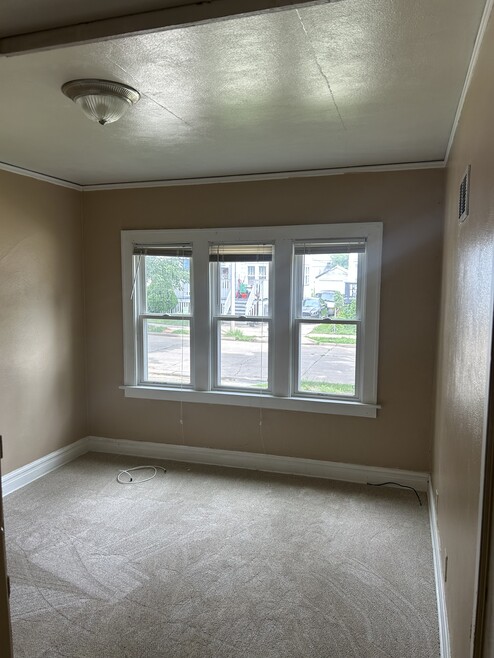 3041 S Hanson Ave unit Lower unit, Milwaukee, WI 53207 - photo 1