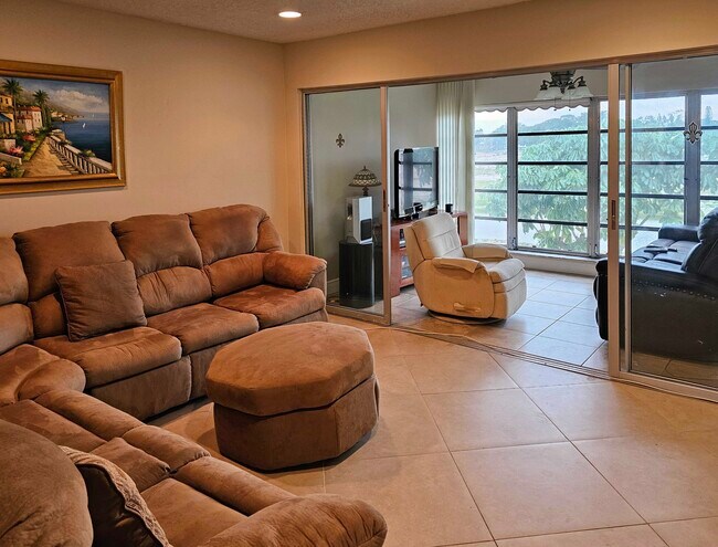 5642 Via Delray unit D, Delray Beach, FL 33484 - photo 2