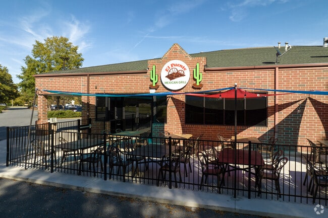 El Puente Mexican Grill in Deep-Creek Portsmouth offers delicious cuisine.