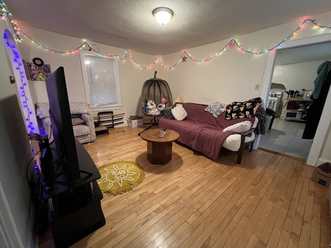 1671 N Van Buren St, Milwaukee, WI 53202 - photo 5