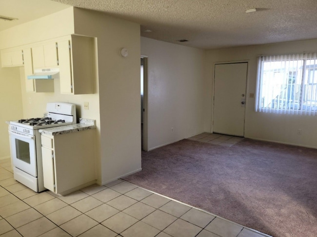 15531 Barranca Way unit 2, Victorville, CA 92394 - photo 4