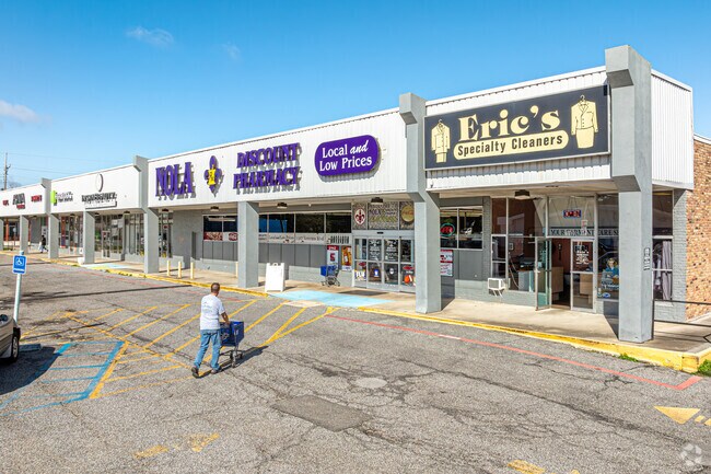 Bonnabel Place has many retail options along Veteran's Memorial Boulevard.