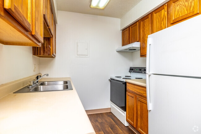 2BR, 1BA - 792 SF