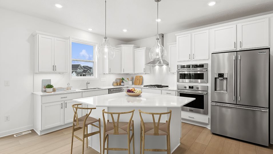 2447 Tyrone Dr, Shakopee, MN 55379 - photo 1