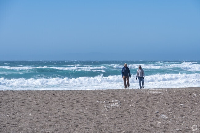 Enjoy a long windy walk along the Pacific Ocean at North Beach.