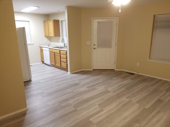 1048 NE Warner Place unit 1, Bend, OR 97701 - photo 5