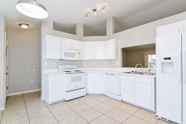 306 Carriage Crossing Cir, Brandon, FL 33510 - photo 7