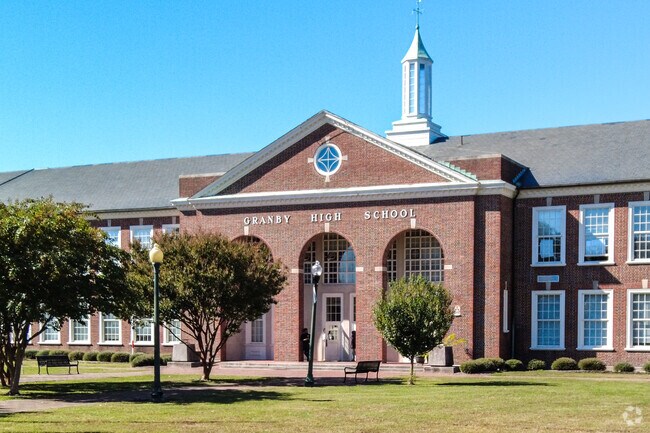Grandy High School serves Belvedere and has a student-teacher ratio of 14-1.