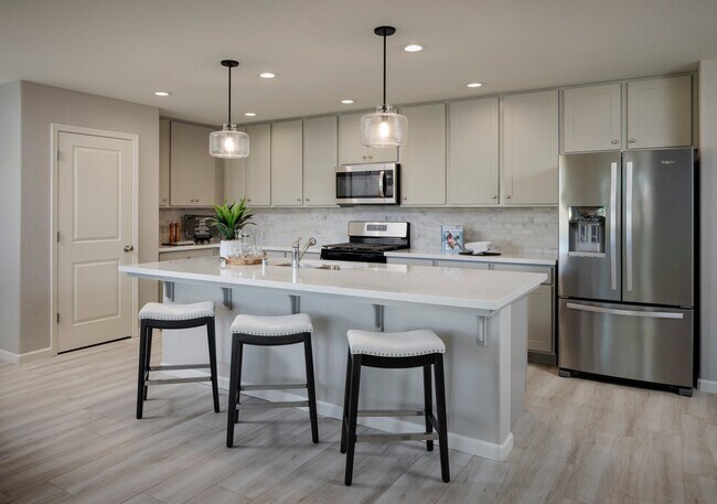 227 N Kennedy St, Visalia, CA 93292 - photo 7