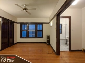 822 W Waveland Ave, Chicago, IL 60613