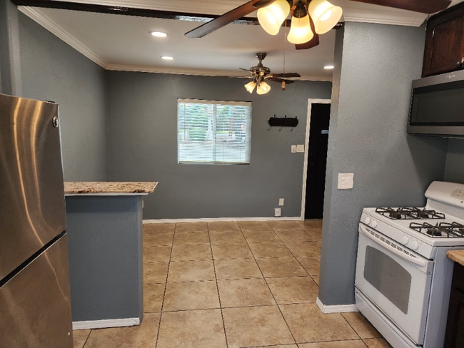 715 S Pine St unit 715, Escondido, CA 92025 - photo 4