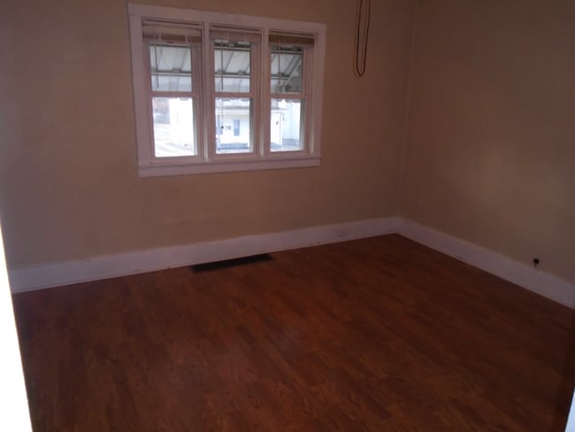 935 Baraga St NE, Grand Rapids, MI 49503 - photo 3