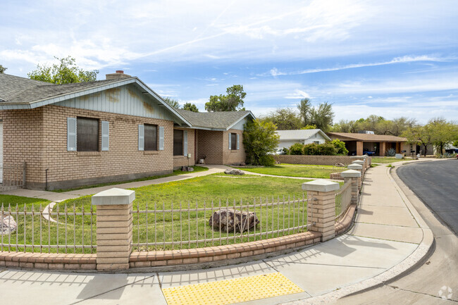 Mid-century Ranch homes are typically well maintained in North Center.