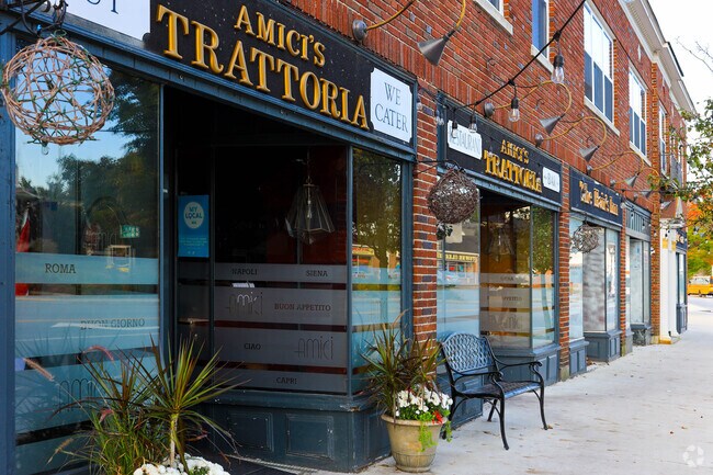 Shrewsbury's small town has a few select restaurants and boutiques.