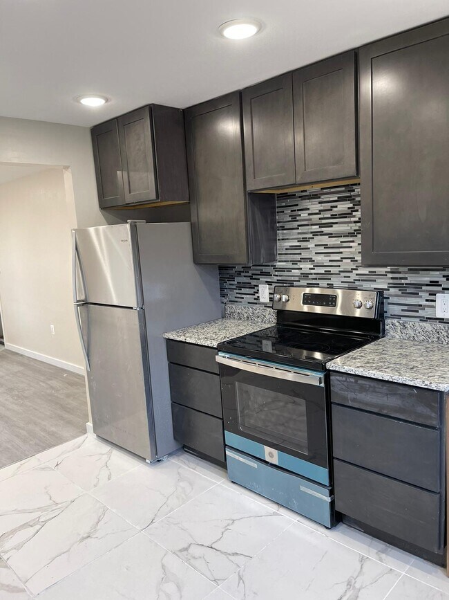 Sutton Place, Groton, CT 06340 - photo 5