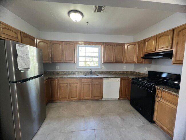 28 Kent St unit 2, Newark, NJ 07108 - photo 3