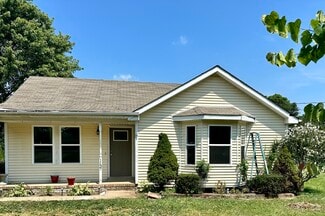 1137 Rebecca Dr, Burns, TN 37029
