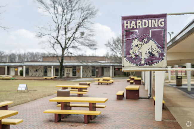 Outdoor seating for student dining at Harding University High School.