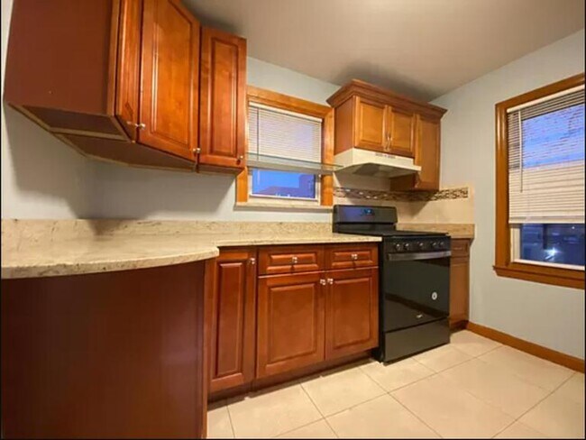 21-08 29th Ave unit 3, Long Island City, NY 11102 - photo 5