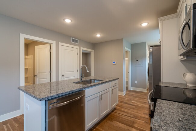 635 3rd St NW unit 2, Grand Rapids, MI 49504 - photo 6