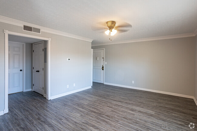 2BR, 1BA - 800 SF - Living Room