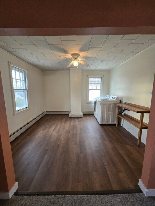 625 Palm St unit 625 Palm St. Apt. 2, Scranton, PA 18505 - photo 1
