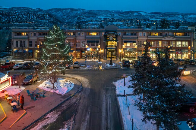 dwards' Riverwalk and Village blend mountain charm with upscale amenities, creating a perfect evening retreat. As twilight falls, the crisp air and softly lit storefronts invite visitors to enjoy a cozy dinner, a riverside walk, or a relaxing night out in the heart of town.