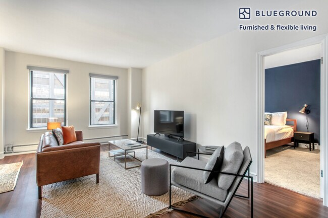 200 E Chestnut St unit FL17-ID142, Chicago, IL 60611 - photo 2