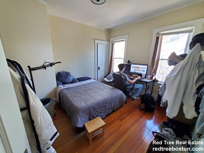 270 Harvard St unit 2, Medford, MA 02155 - photo 4