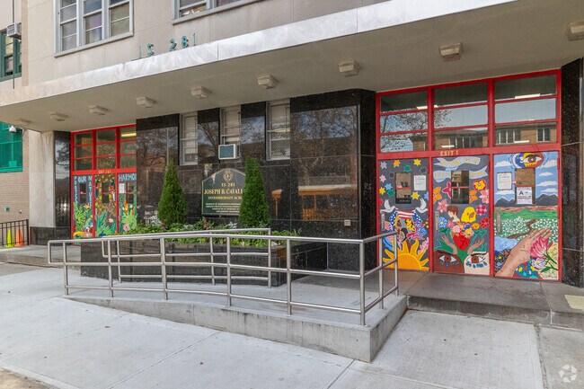 The student population is made up of 47% female students and 53% male students.