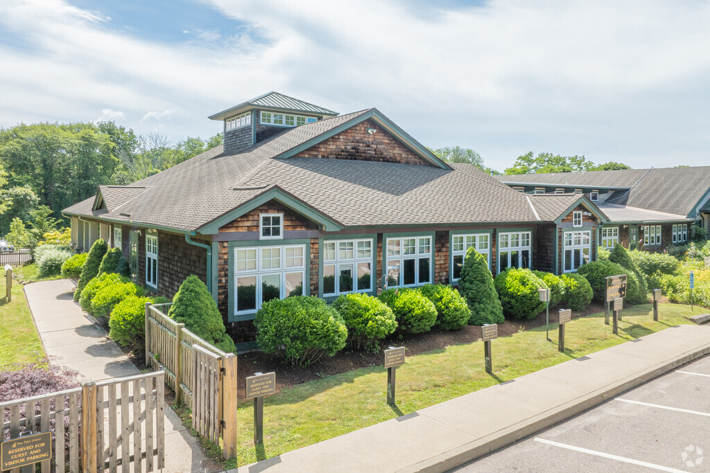 Welcome to Pine Point School located in Stockington, CT.