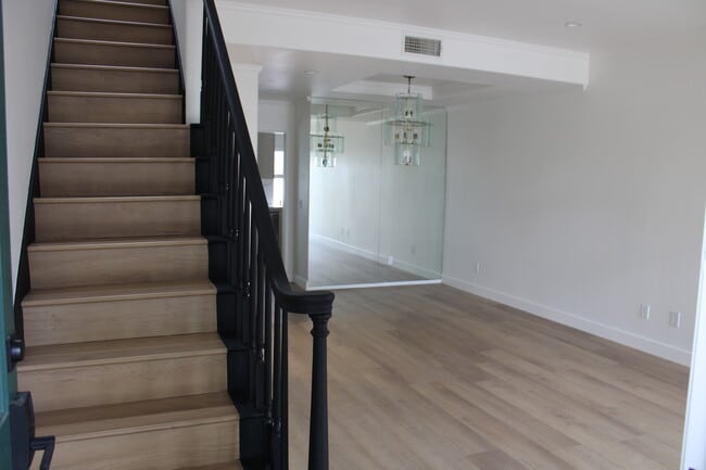 5145 Yarmouth Ave, Encino, CA 91316 - photo 3