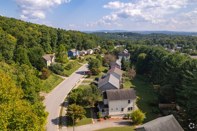 Ellett-Jennelle features landscaped gardens and attractive public spaces.