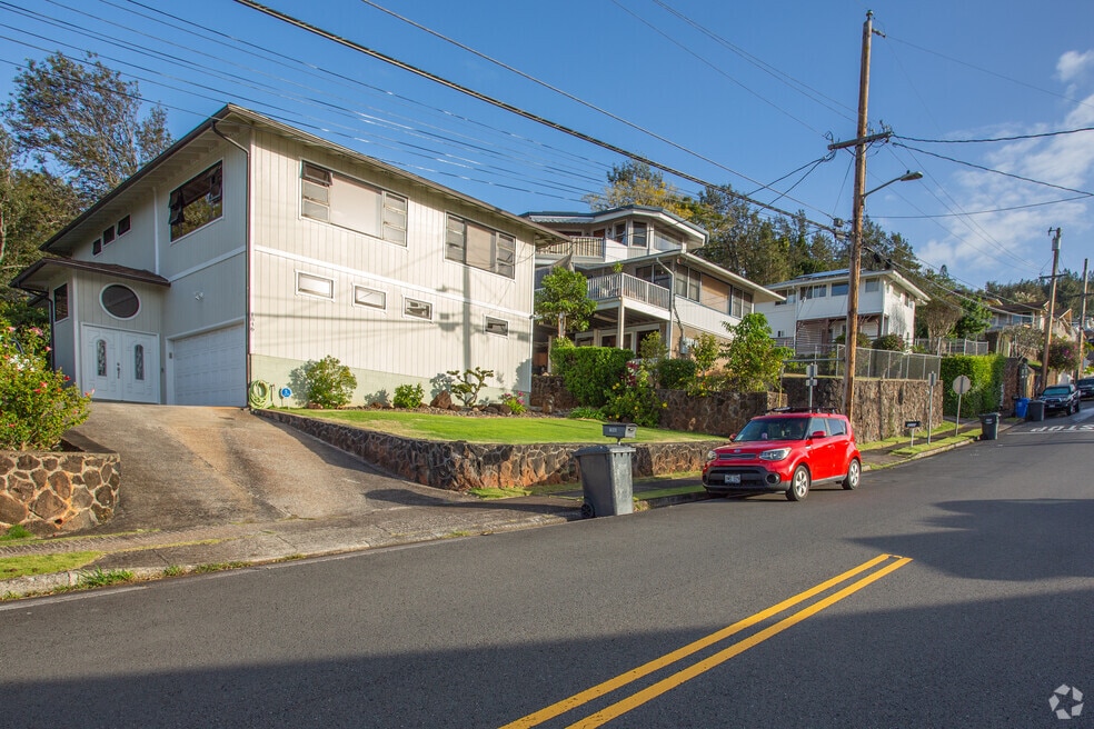 NH_Diamond_Head-Kapahula-Saint Louis_537154_P2_081324_TG-v1