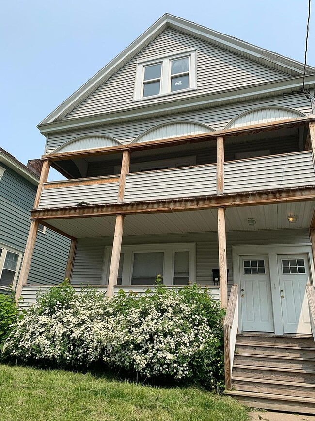 1025 Westcott St, Syracuse, NY 13210