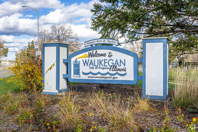 The city of Waukegan has a population of about 87,149 residents.