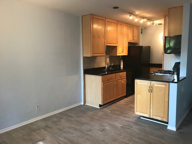 Dupont East Condominium unit 110, Washington, DC 20036 - photo 7