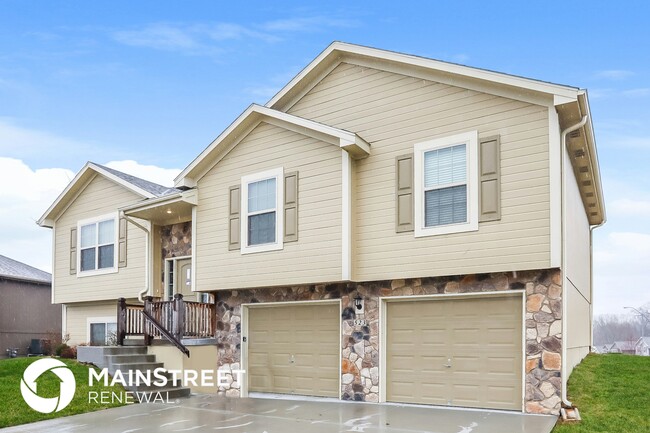 523 Buffalo Dr, Raymore, MO 64083 - photo 4