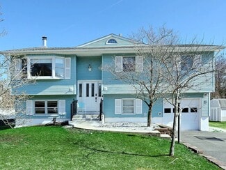 15 Castle Ct, Thiells, NY 10984