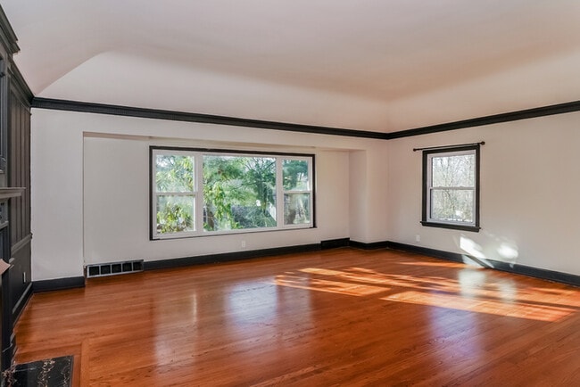 2343 Ridgewood Rd, Akron, OH 44313 - photo 2