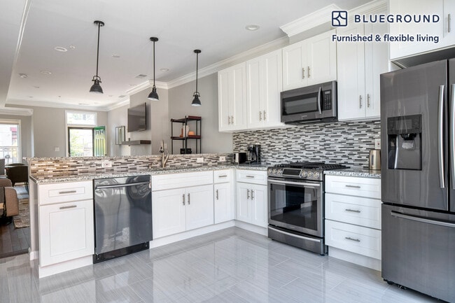 527 U St NW unit FL1-ID689, Washington, DC 20001 - photo 7