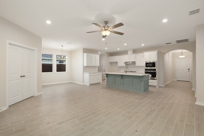 4401 La Sienna Pkwy unit 36896863, Edinburg, TX 78542 - photo 6