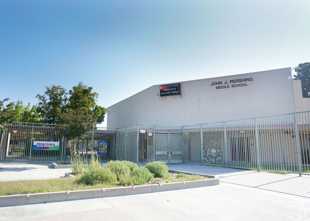 Pershing Middle School, Rankings & Reviews