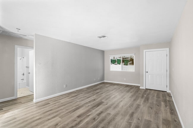 2104 Rosamond Ave unit 3, Shasta Lake, CA 96019 - photo 3