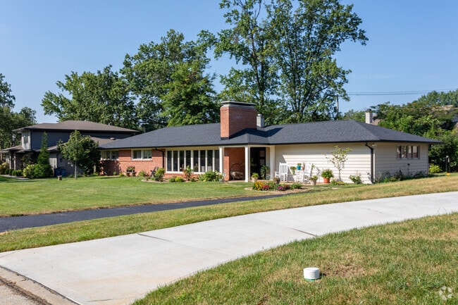 Ranch houses can be spotted in Olivette.