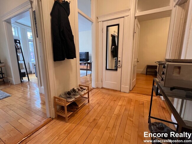 1788 Beacon St unit 7, Brookline, MA 02445 - photo 2