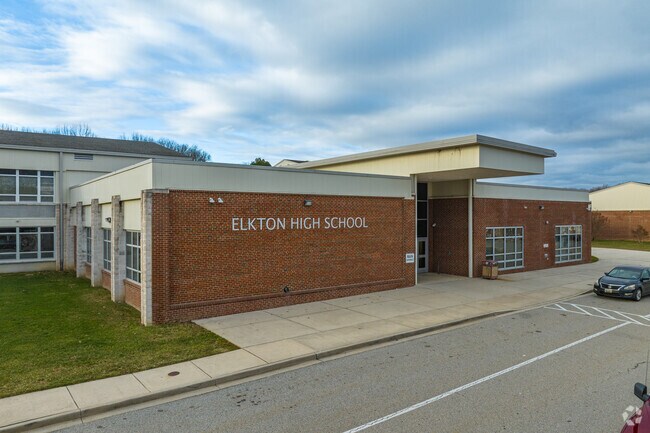 1,059 students in grades 9-12 pass through the doors of Elkton High School.