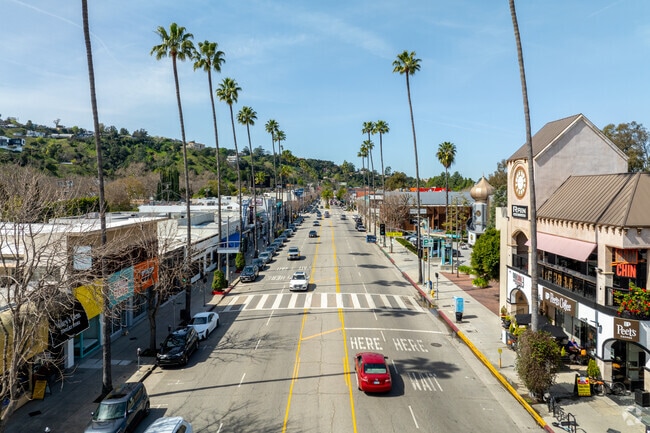 Ventura Boulevard runs right through Studio City.